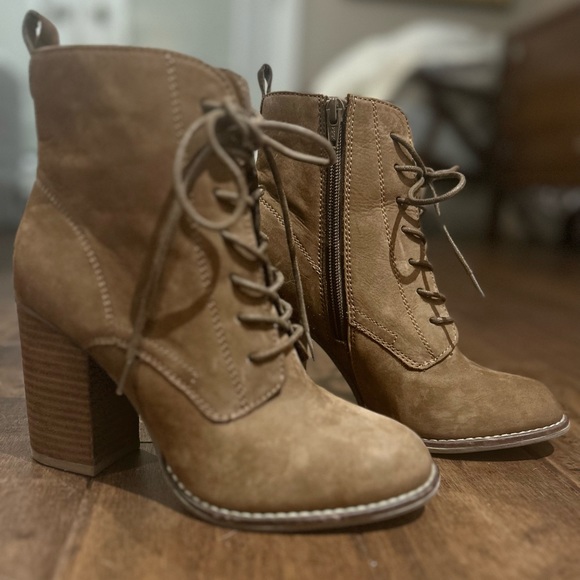 Aldo Booties size 7. Just like new! - Picture 4 of 6